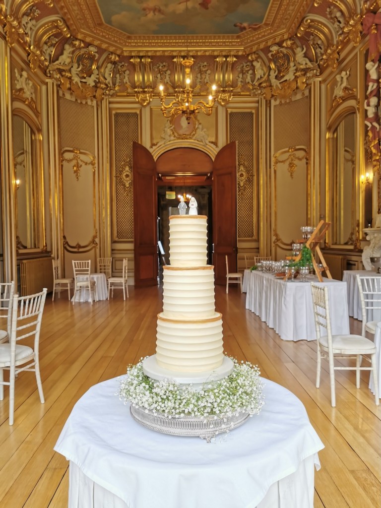 3 tier minimal design wedding cake