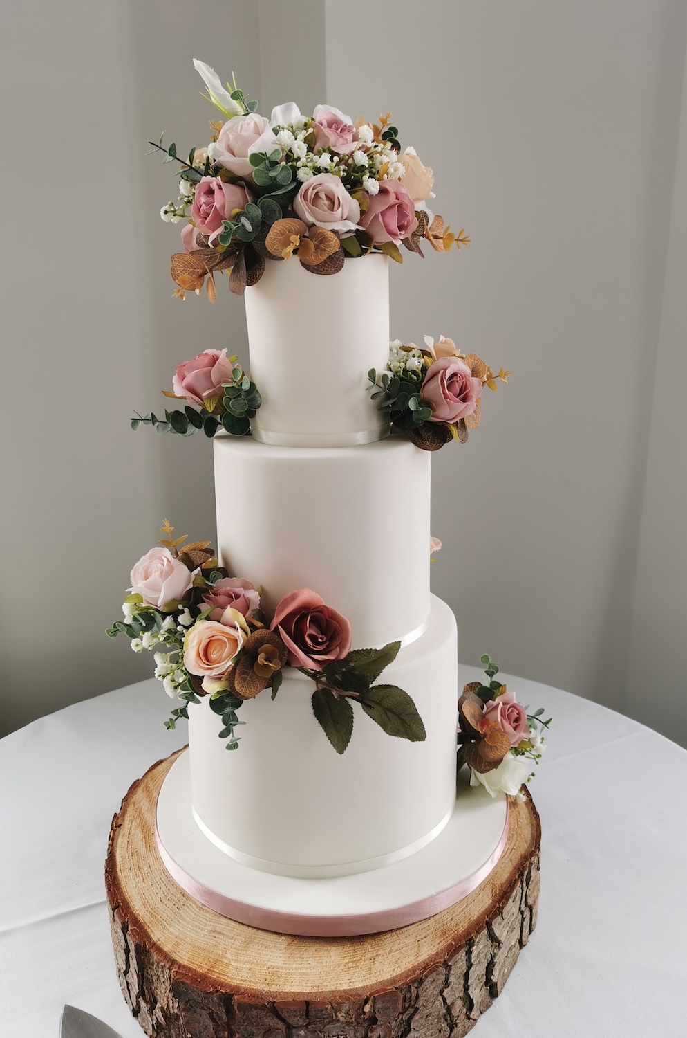 elegant floral white wedding cake dusty pink roses