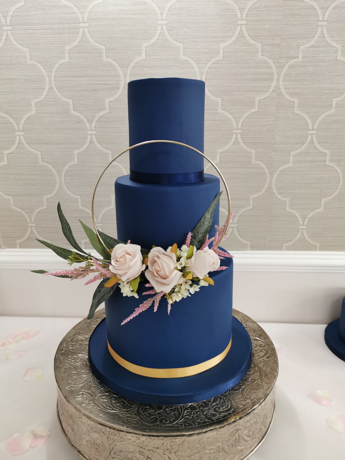 navy blue and gold wedding cake pink roses
